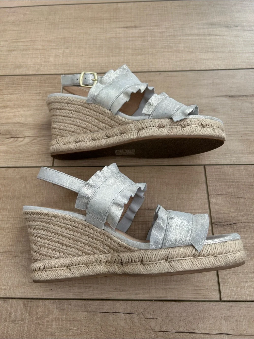 Jack Rogers Metallic Rosie Ruffle Wedge size 9